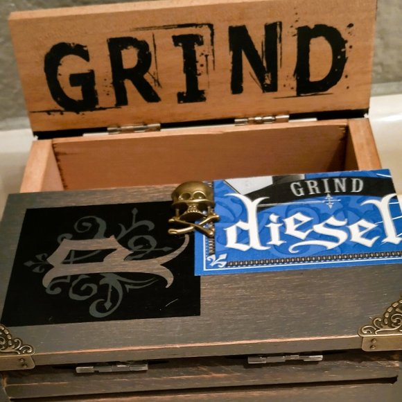 Suenos de Saundra Upcycled Rare Grind Diesel Cedar Cigar Box, ARTFUL STORAGE - Picture 9 of 15
